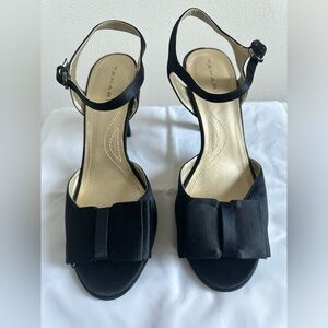 T Tahari black sandals